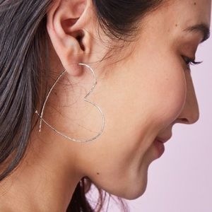 Stella & Dot Hammered Wire Hear Hoops Silver